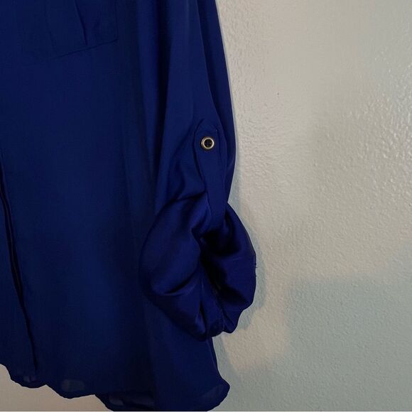Chicos Top Silky Chic Size 1 (M 8)  Blue Roll-tab Sleeve Button Down Shirt - Picture 6 of 8